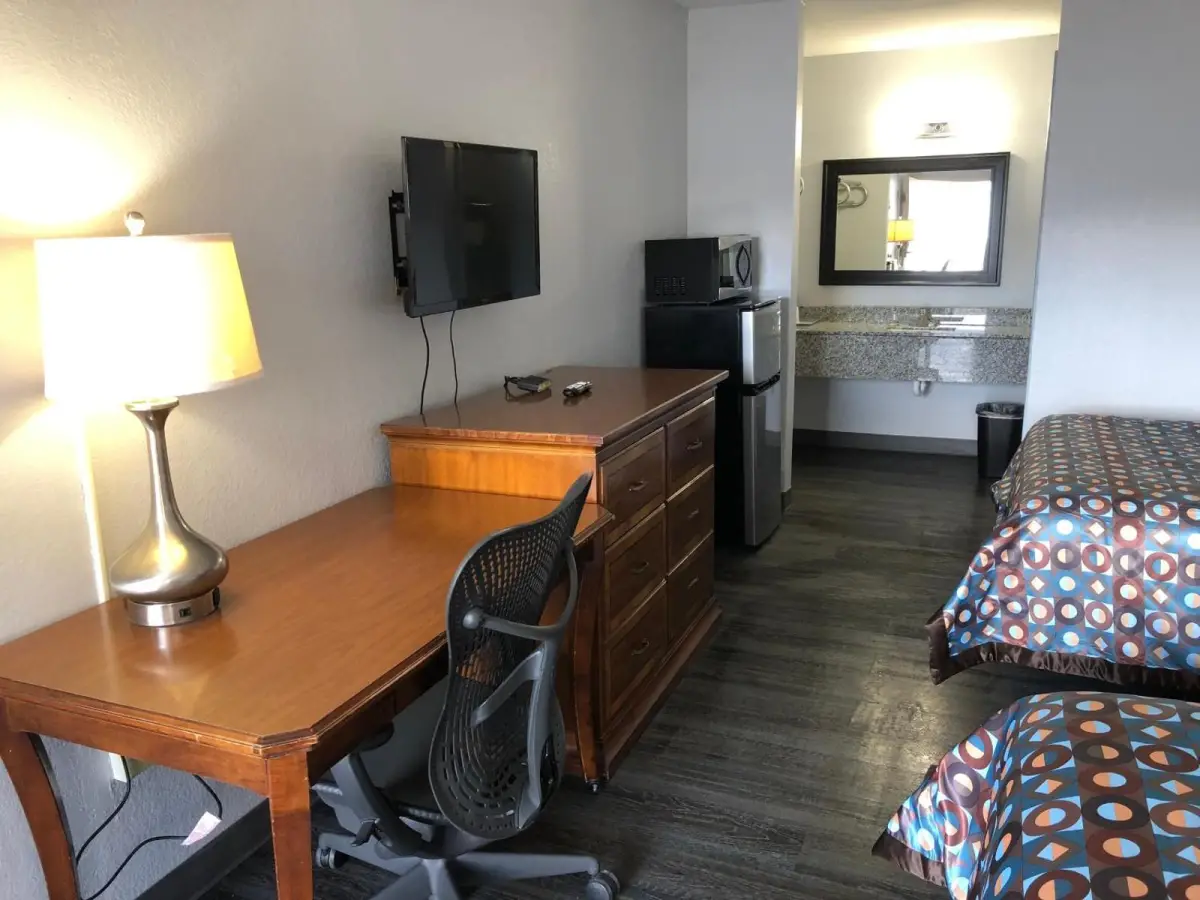 Magnolia Inn Laurens 6