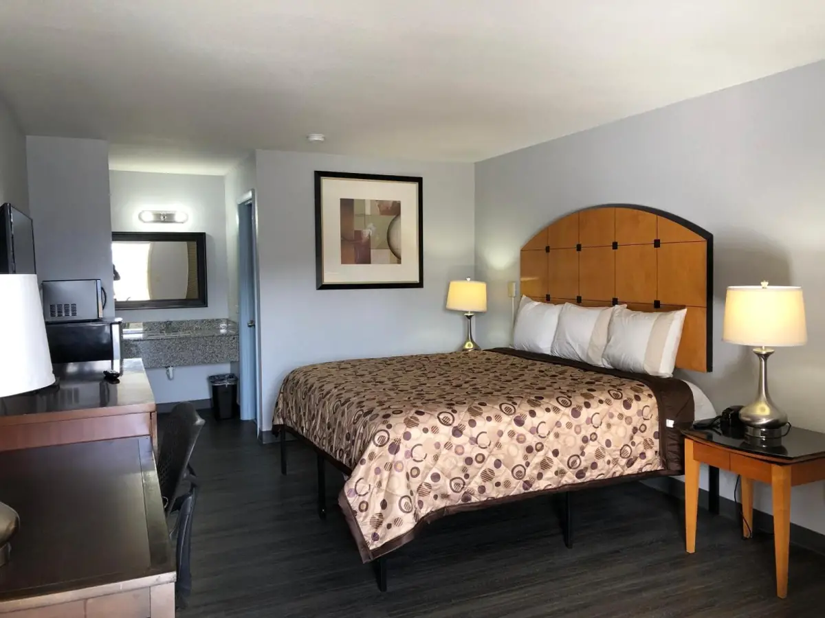 Magnolia Inn Laurens 8