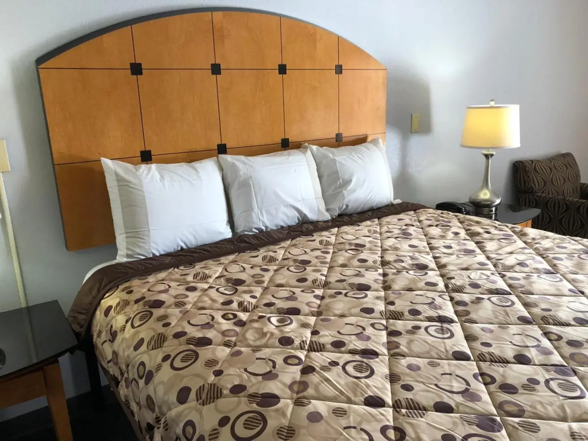 Magnolia Inn Laurens 9
