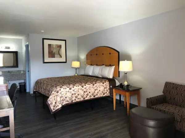 Magnolia Inn Laurens 10
