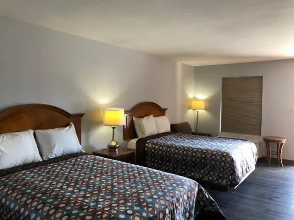 Magnolia Inn Laurens 4