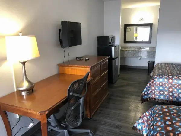 Magnolia Inn Laurens 6