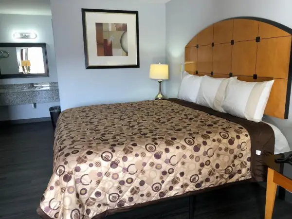 Magnolia Inn Laurens 7